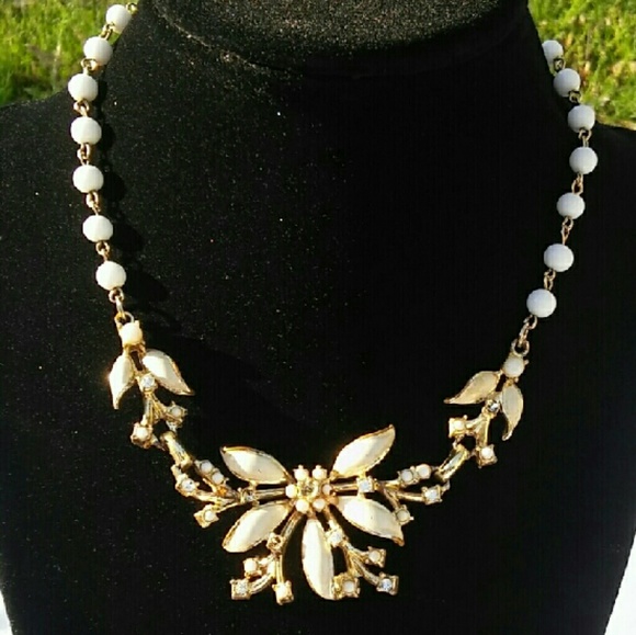Vintage Jewelry - Vintage Enameled Orchid Beaded Necklace